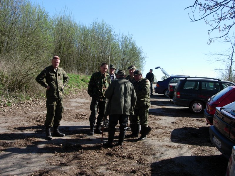 Zbiórka na parkingu.JPG