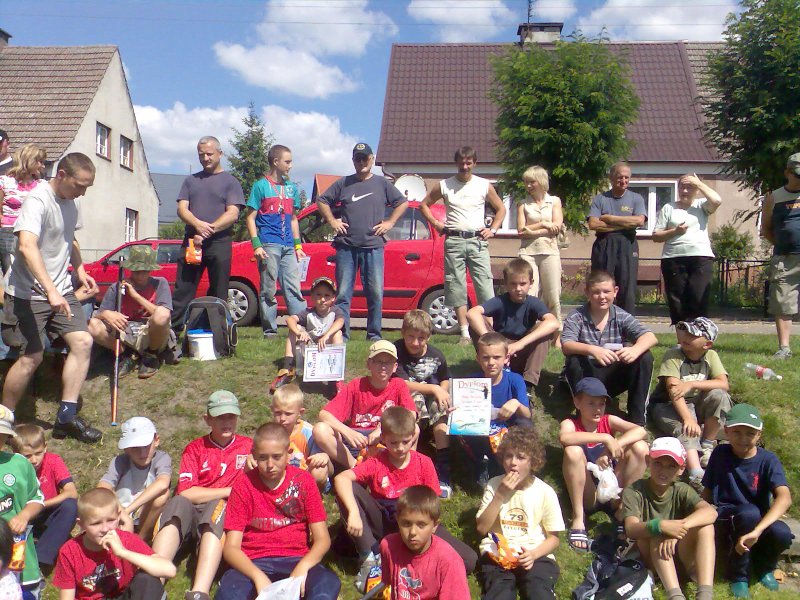 za dziecięce zawody przychodzi sporo kibiców.jpg